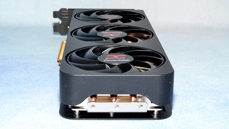 عکس‌های بررسی AMD Radeon RX 9070 XT و RX 9070
