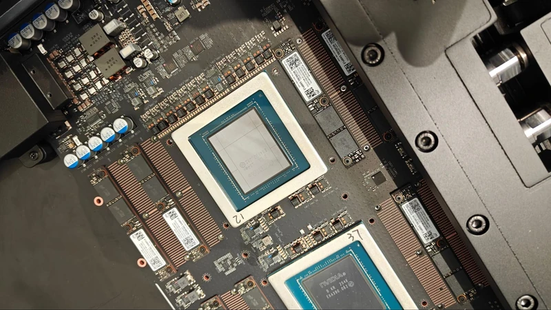 ماژول‌های SOCAMM 2 مشاهده شده روی سینی CPU Vera